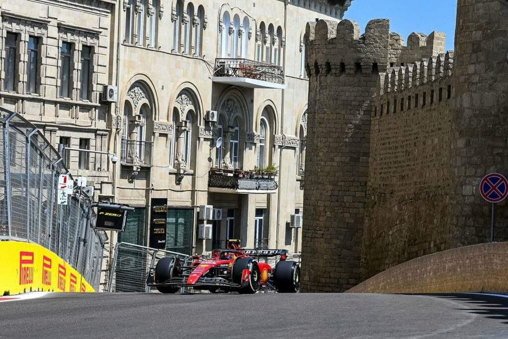 Carlos Sainz vai largar em quarto no GP do Azerbaijão (Foto: Ferrari)