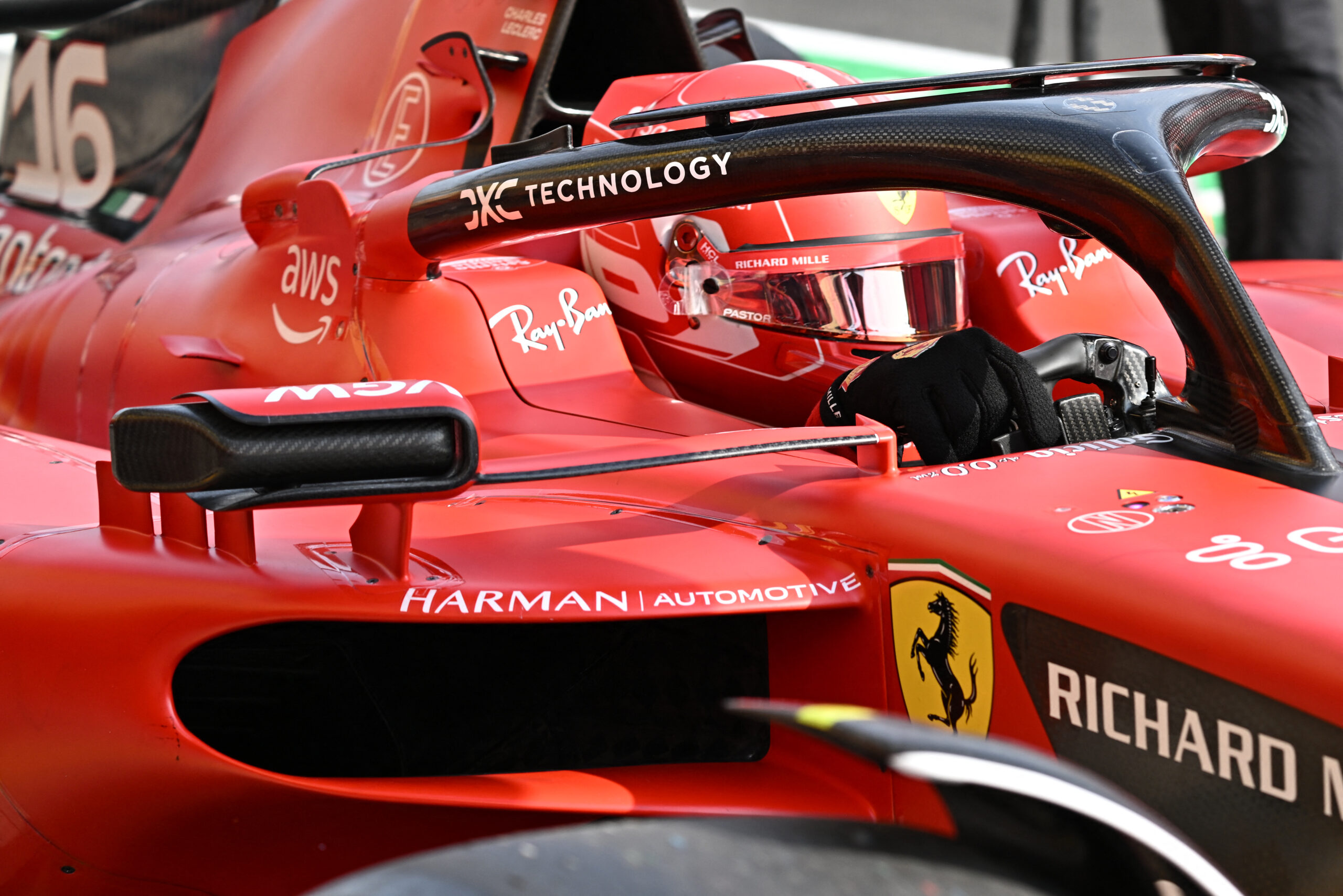 Ferrari desconhece próprio carro e vive de tentativa e erro. E nem pilotos se salvam