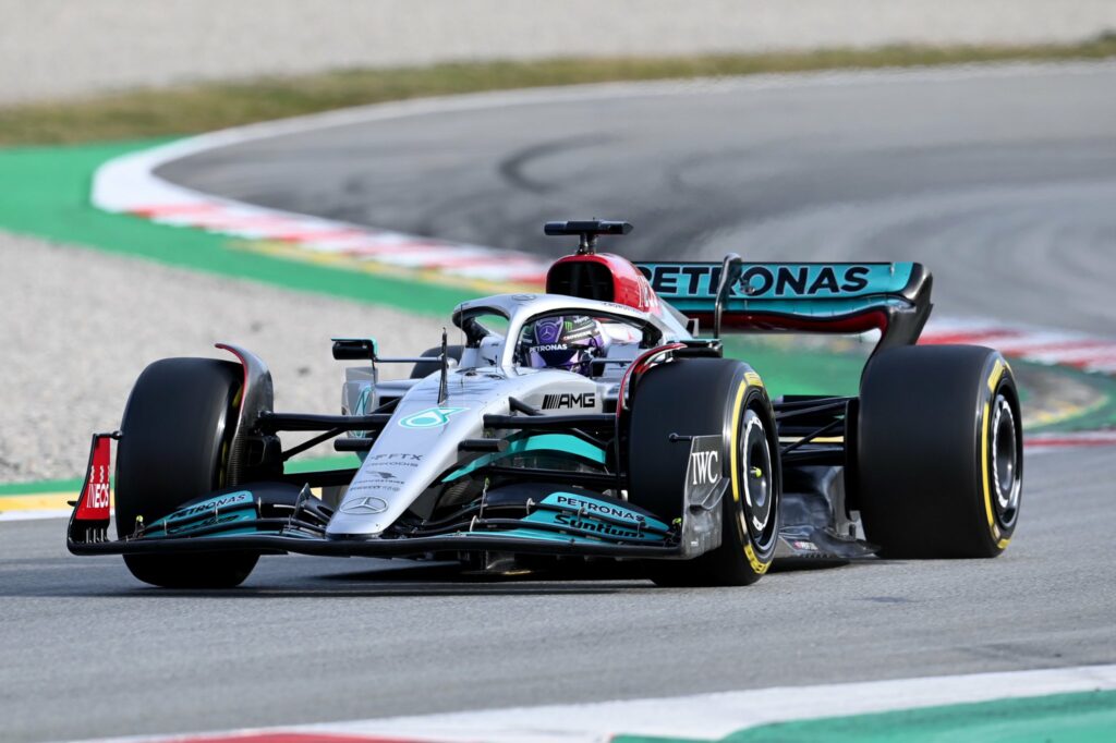 Lewis Hamilton cria time de rali de carros elétricos