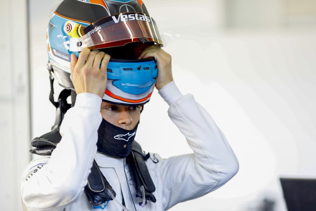 Classificação: Wehrlein domina em Diriyah e toma ponta da FE - Notícia de  Fórmula E - Grande Prêmio