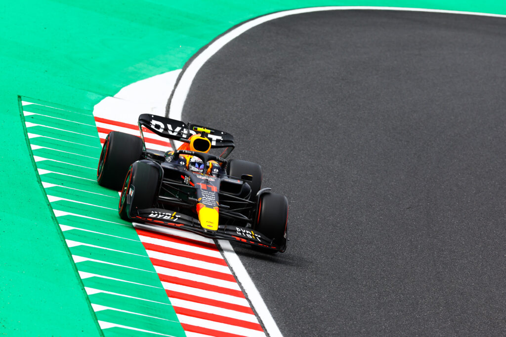 Verstappen faz pole em Suzuka e está perto de conquistar título da F1