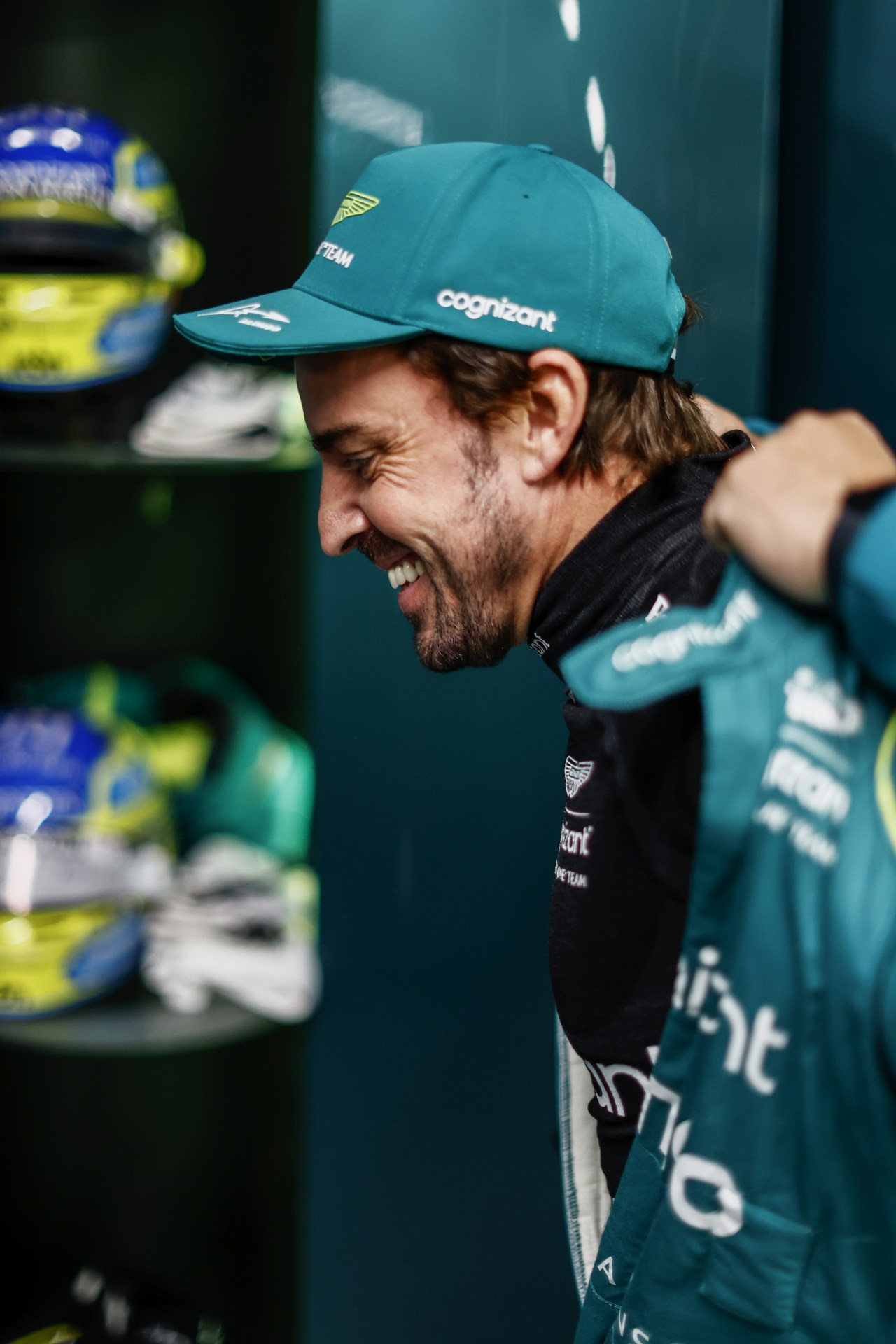 Alonso lembra início “kamikaze” e diz que “nunca pensou ser mais lento” que Schumacher
