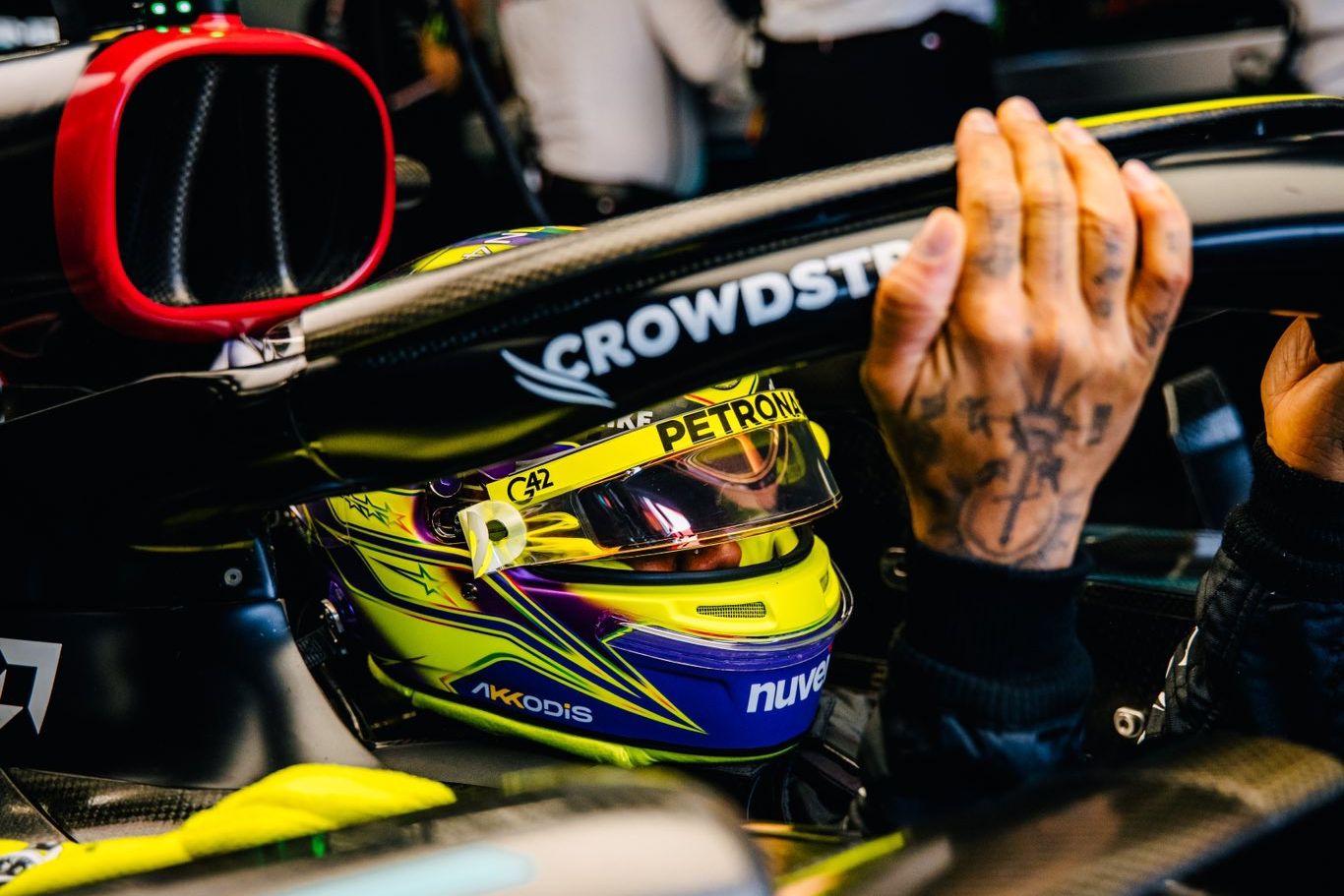 Hamilton diz que F1 vive “era Verstappen” por mérito da Red Bull: “Trabalho é melhor”