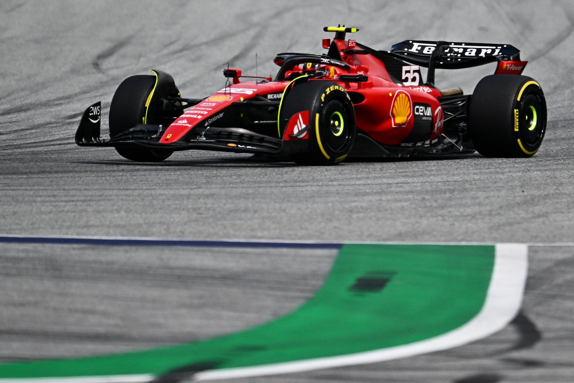 Sainz diz que Red Bull “matou concorrência”, mas espera se aproximar com atualizações