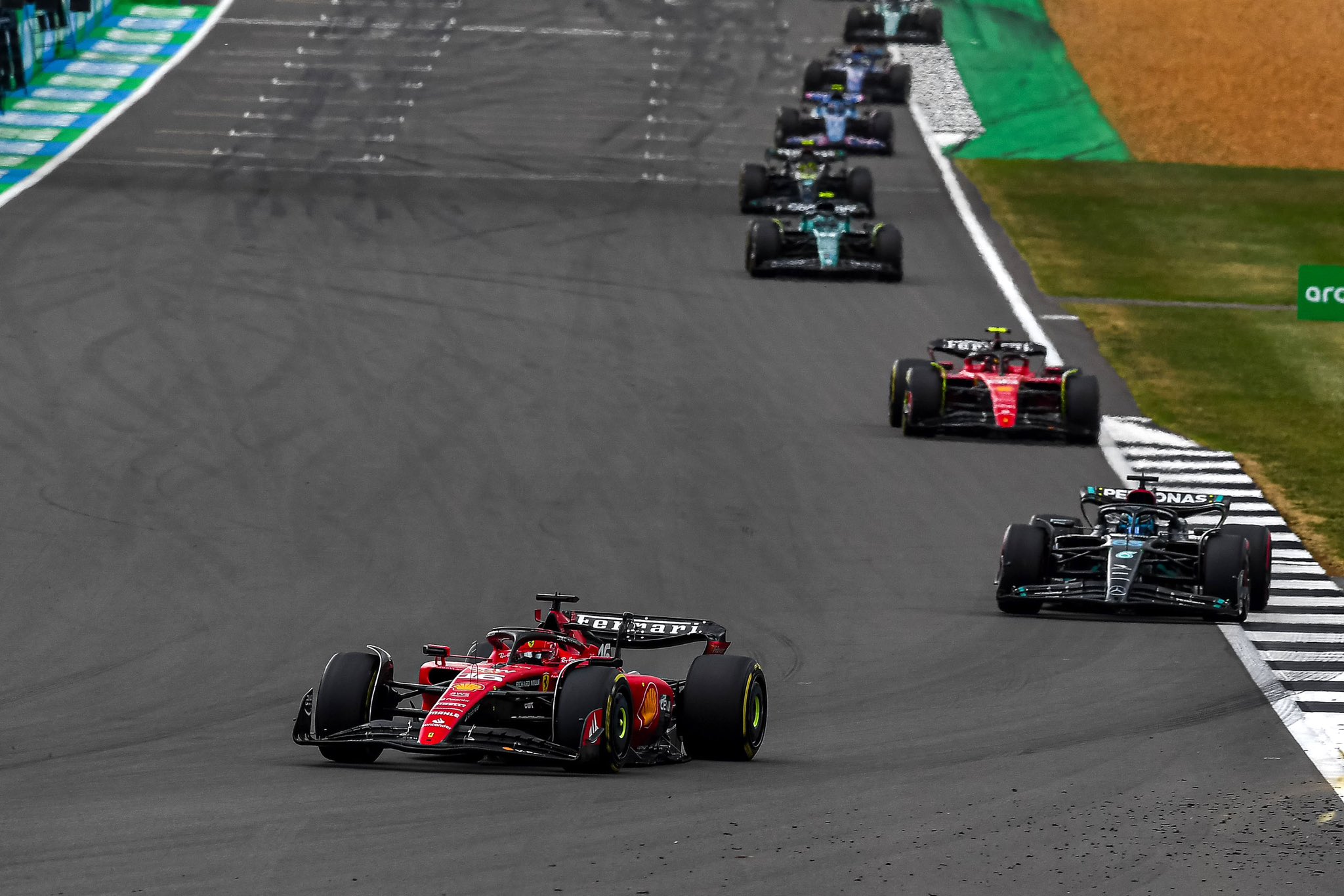 Ferrari culpa safety-car por queda, mas admite “pequena falta de ritmo” na Inglaterra