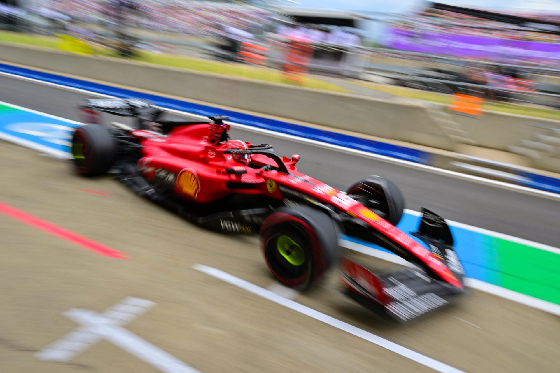 Ferrari minimiza atrito entre dupla de pilotos e culpa Hamilton por “confusão”