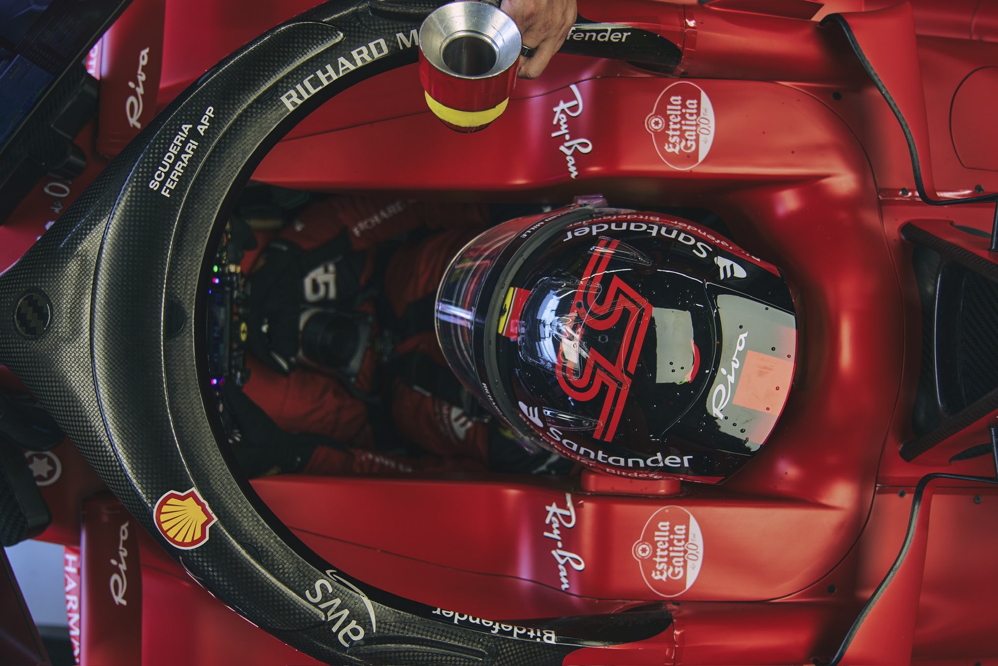 Sainz fala em “pneus acabados” na Holanda, mas destaca resultado e luta com Hamilton