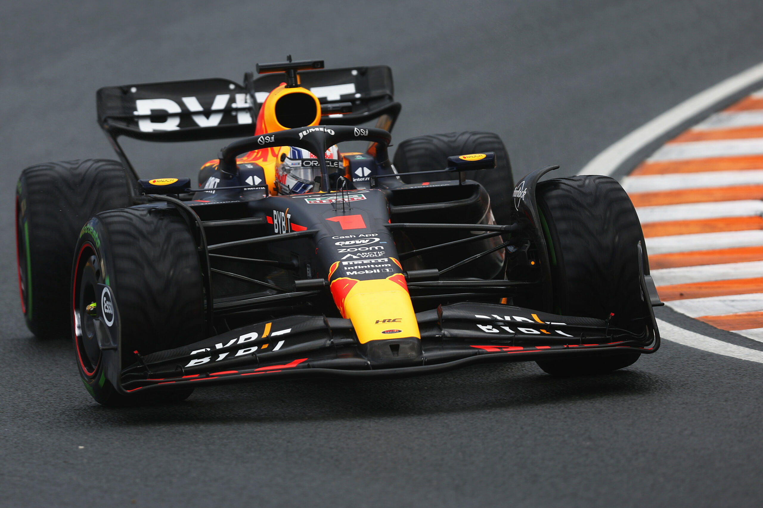 Red Bull até elogia McLaren na Holanda, mas “ninguém tem confiança de Verstappen”