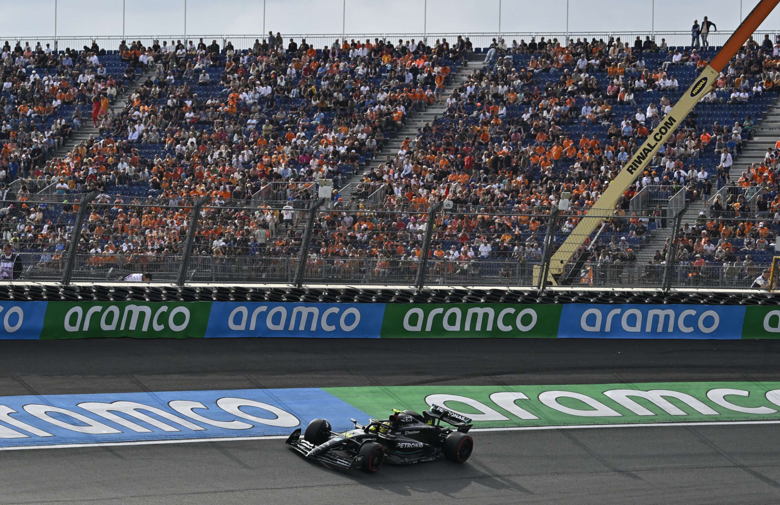 Mercedes destaca dia “encorajador”, mas já coloca foco na corrida: “Faz mais sentido”