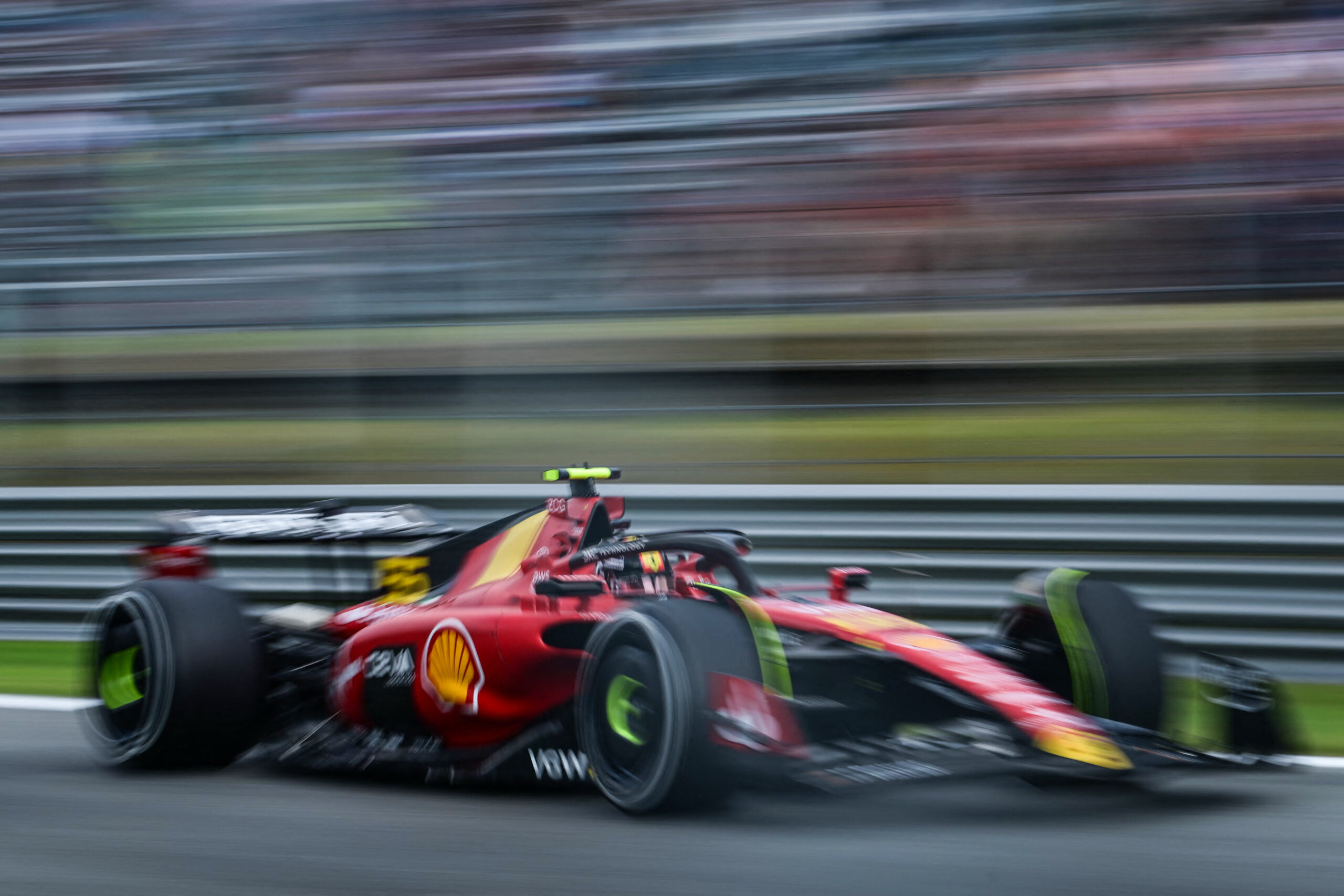 Sainz fala em “dia positivo” após liderança no TL2 em Monza: “Carro reencontrou ritmo”