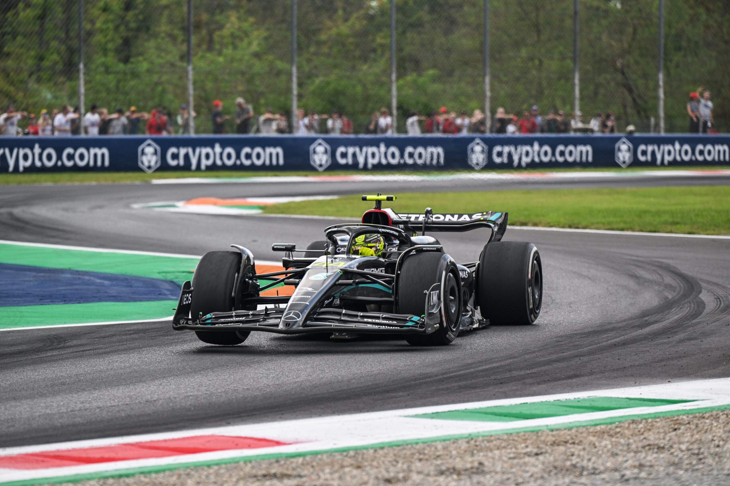 Hamilton pede que Mercedes “melhore em ritmo de classificação” para sábado na Itália