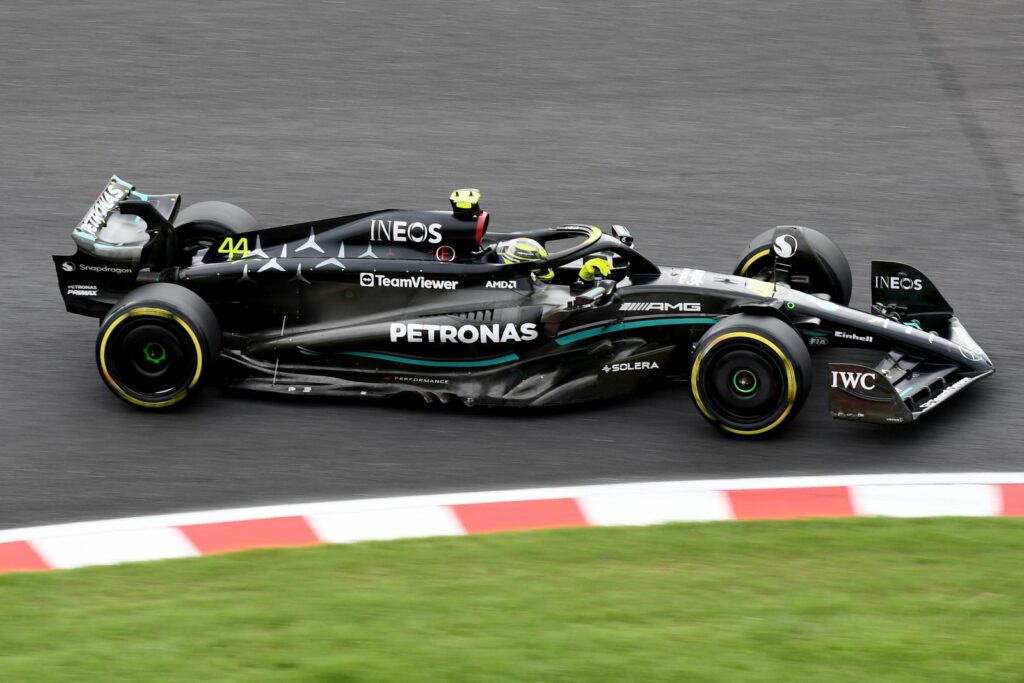 F1: sob forte chuva, Hamilton e Russell dominam 2º treino livre do GP do  Japão