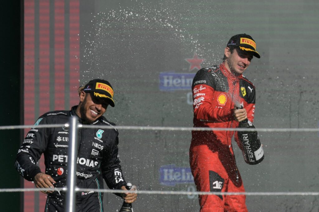 Treino México: Verstappen 1º, Albon irrita Pérez